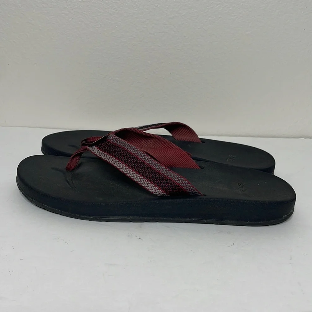 Teva Mens Slippers sz 11 Black/Red